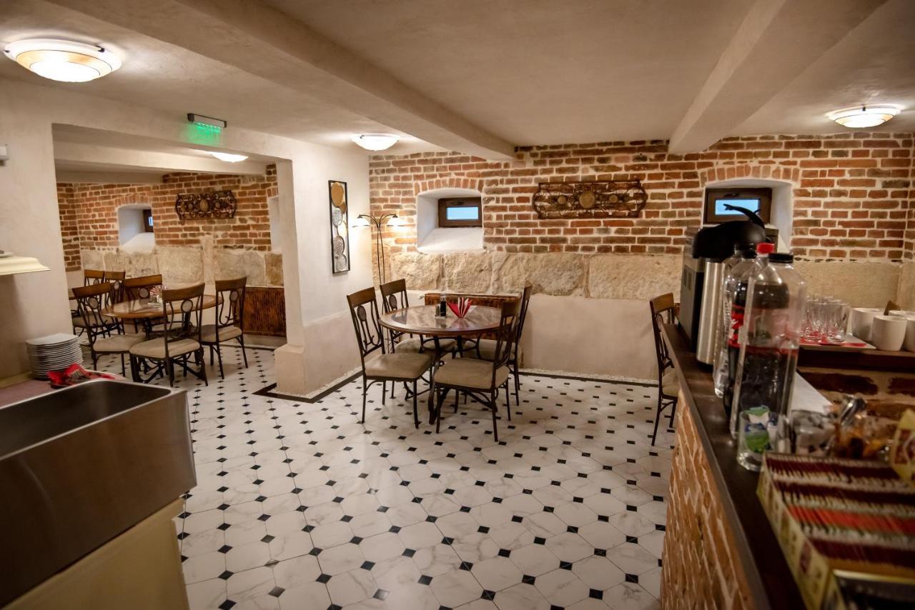 Bed and Breakfast Ana Boutique Alba Iulia Zewnętrze zdjęcie